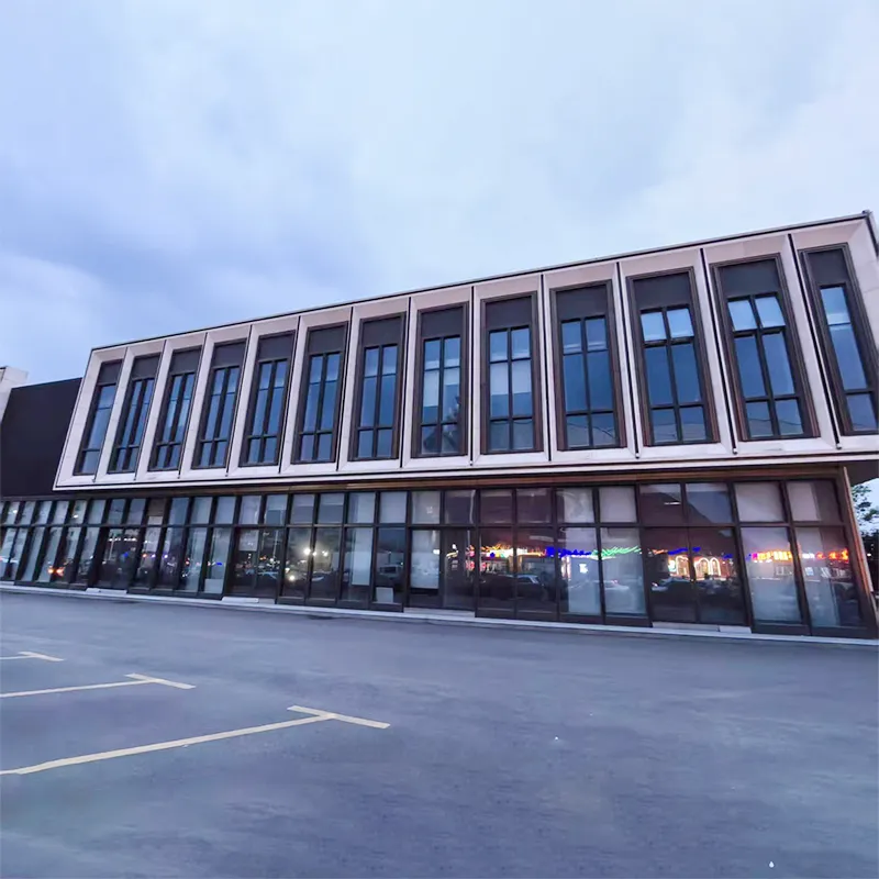 Hvad er gardinvægsglas, og hvordan kan det transformere moderne kommercielle bygninger