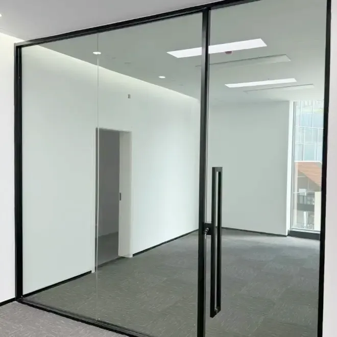 Hvad gør dør- og vinduesglas afgørende for moderne bygninger?