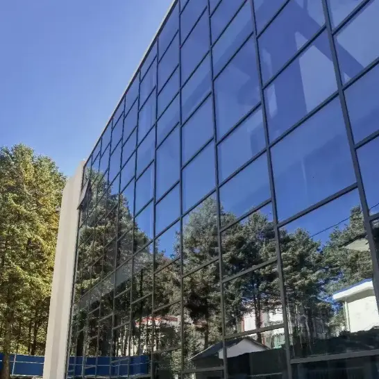 Indrammede gardinvægge